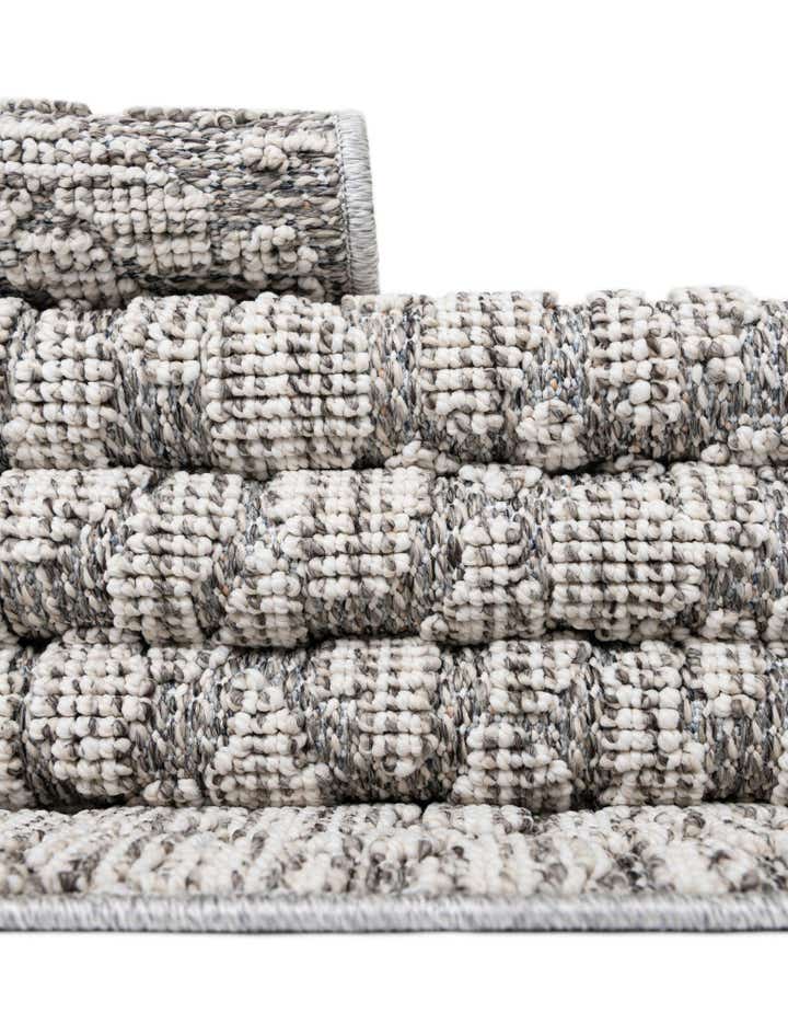 7' 10 x 7' 10 Easy-Clean Safari Indoor / Outdoor Square Rug