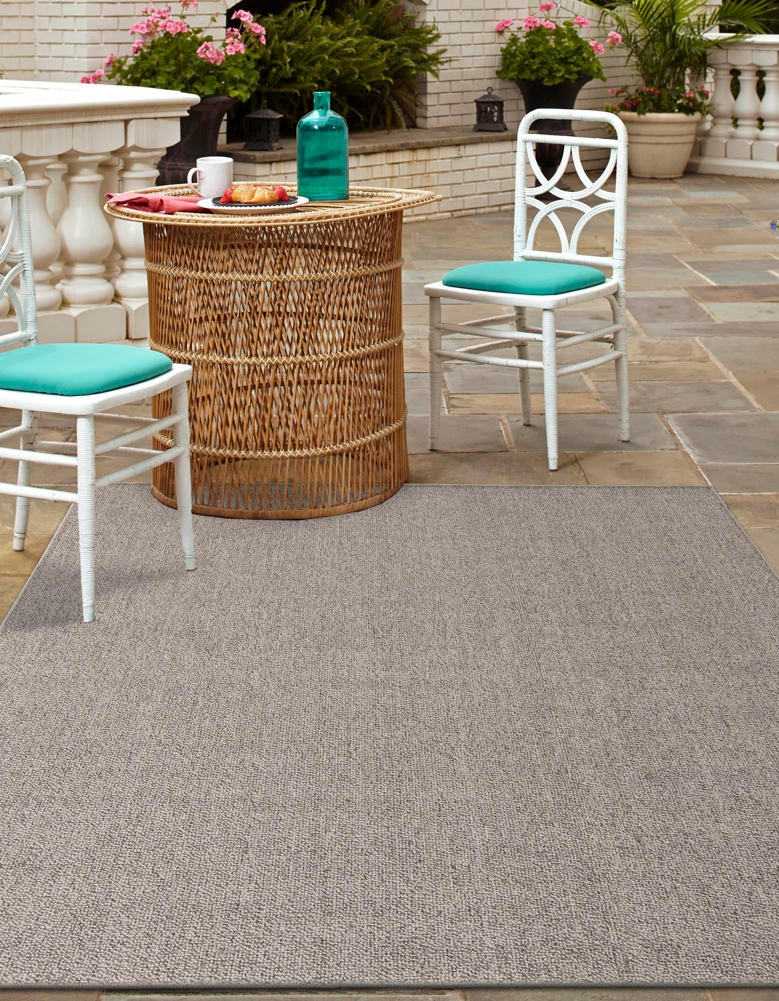 7' 10 x 7' 10 Easy-Clean Solid Indoor / Outdoor Square Rug