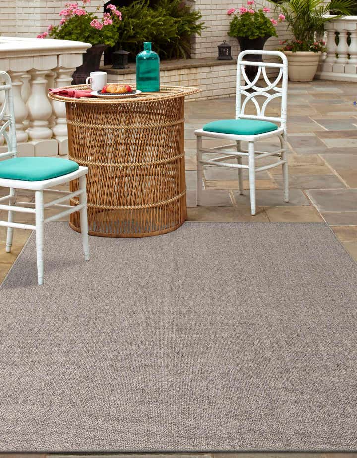 7' 10 x 7' 10 Easy-Clean Solid Indoor / Outdoor Square Rug