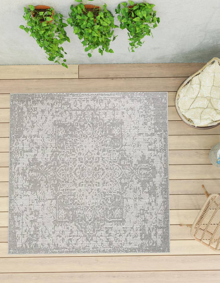 Detail image of 7' 10 x 7' 10  Washable Traditional Indoor / Outdoor Square Rug