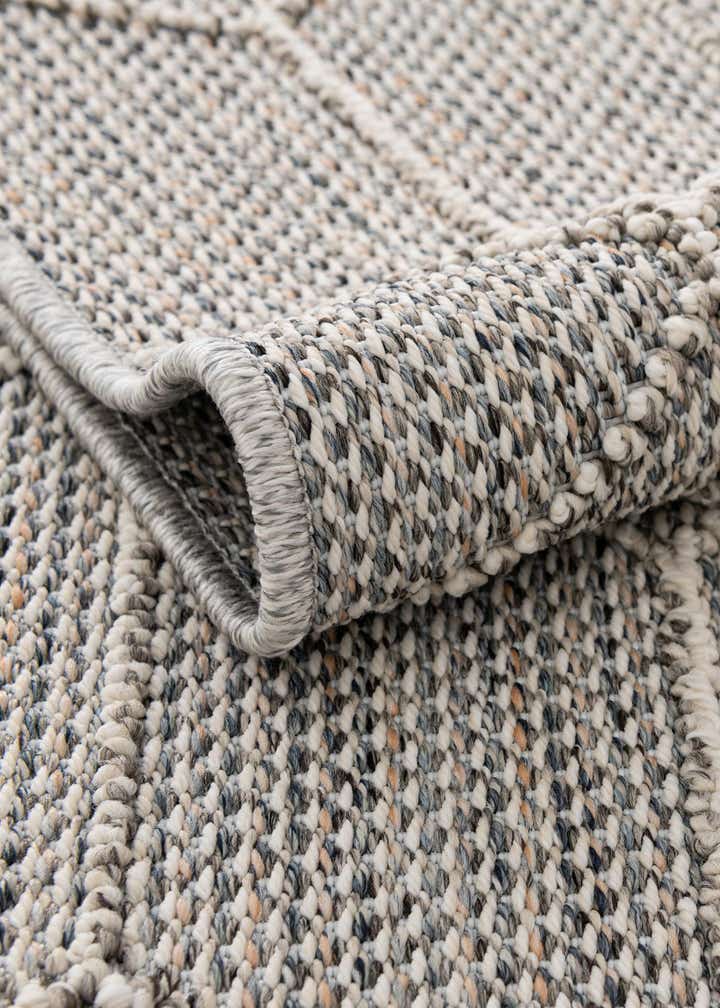 7' 10 x 7' 10 Easy-Clean Trellis Indoor / Outdoor Square Rug