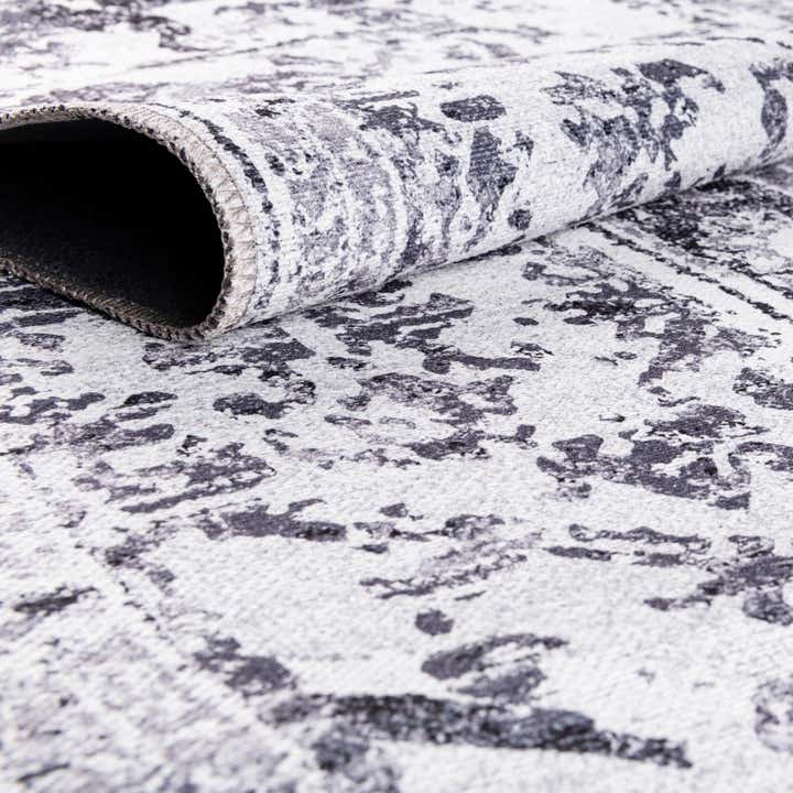 5' 3 x 5' 3 Washable Renaissance Square Rug