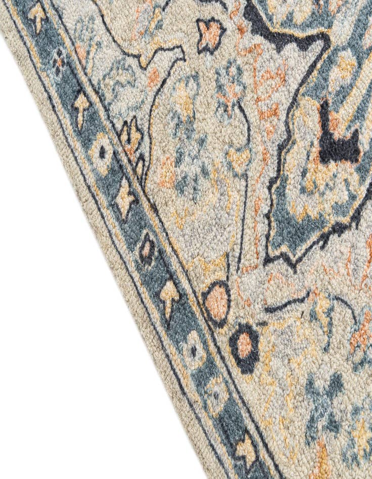 Detail image of 3' 7 x 5' 6 Agra Rug