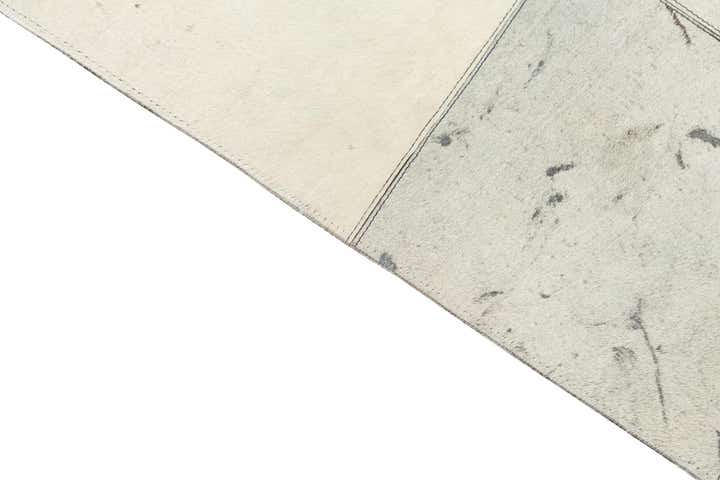 5' x 7' 9 Cowhide Leather Rug