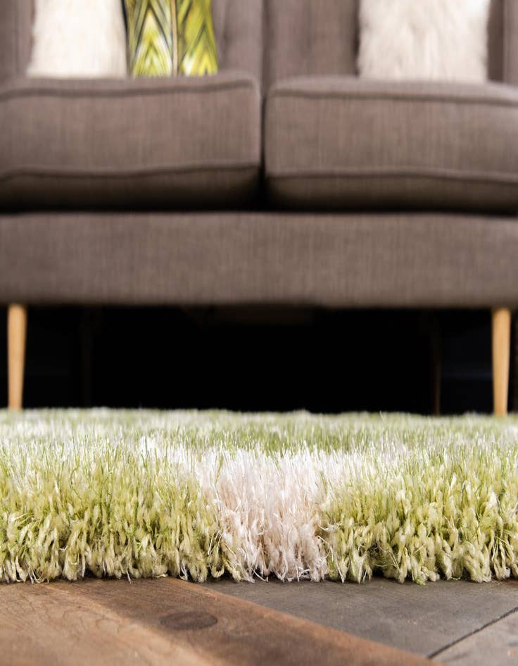 Detail image of 7' x 10' Luxury Trellis Shag Rug