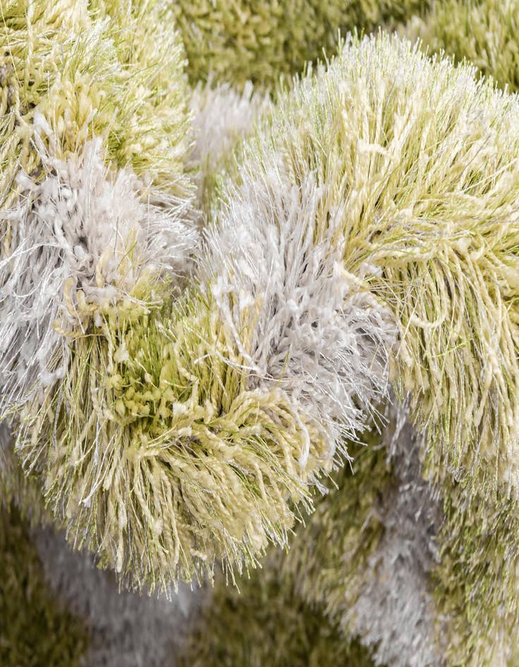 Detail image of 7' x 10' Luxury Trellis Shag Rug