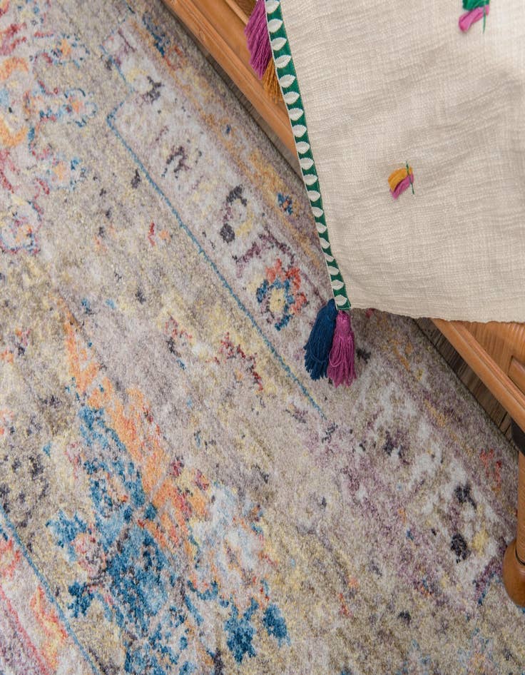 Detail image of 2' 2 x 3' Madrid Rug