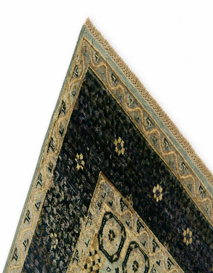 Detail image of 4' 10 x 6' 8 Hand Knotted Mamluk Ziegler Rug