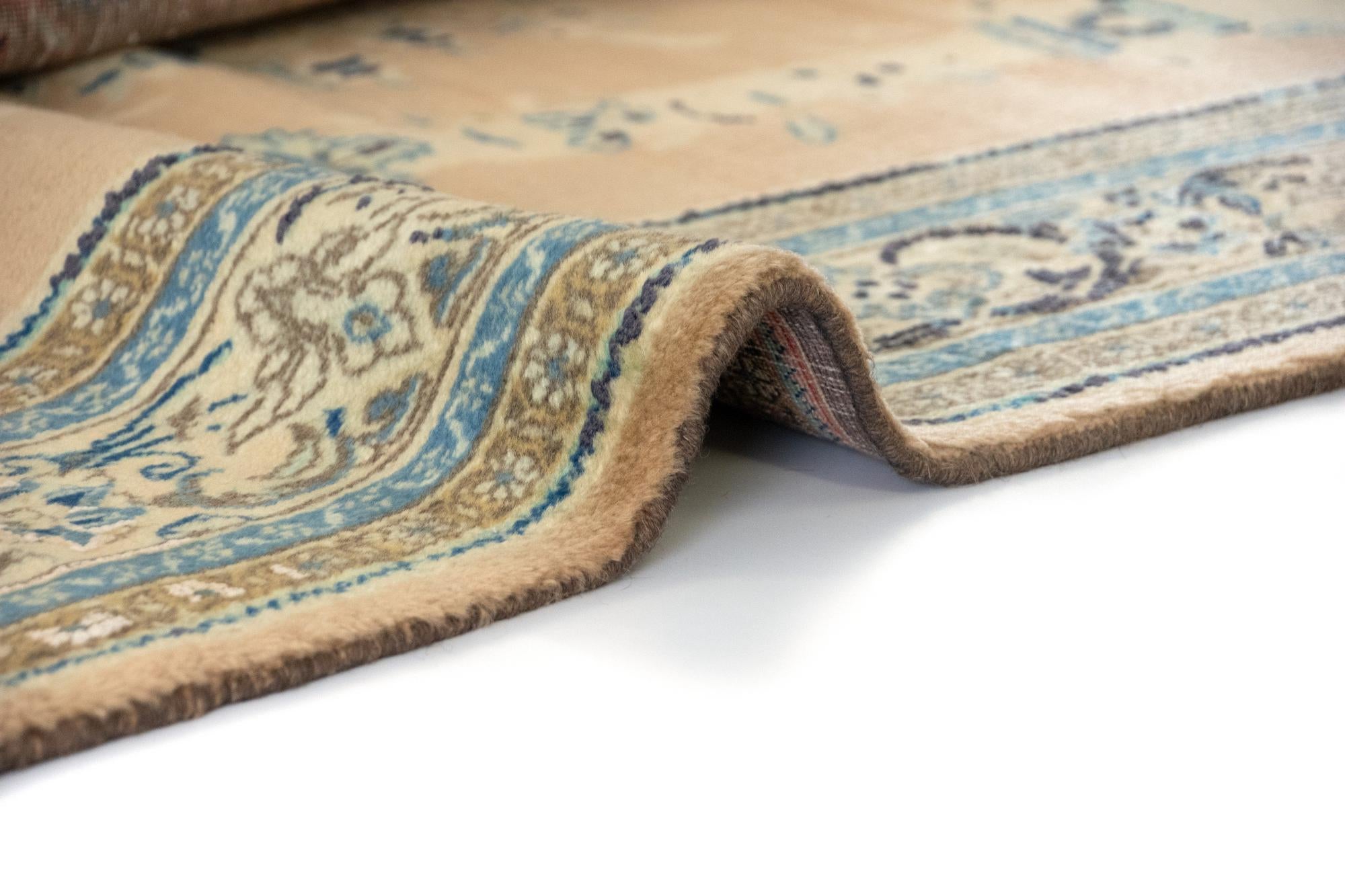 4' 2 x 6' 9 Hand Knotted Sarough Persian Wool Rug
