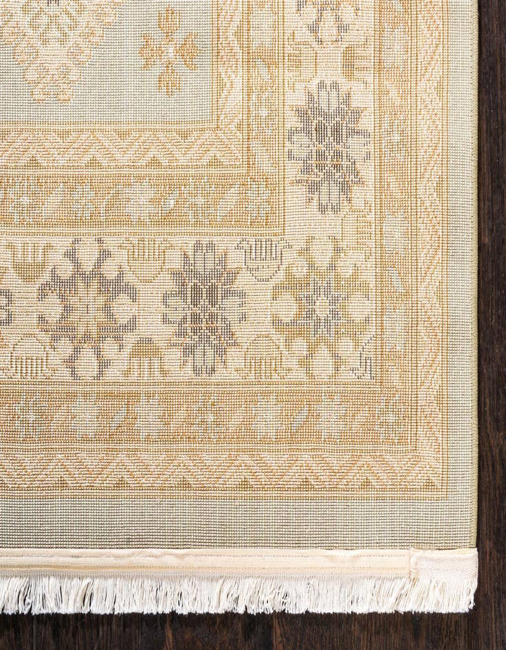 Detail image of 2' 2 x 3' Serapi Rug