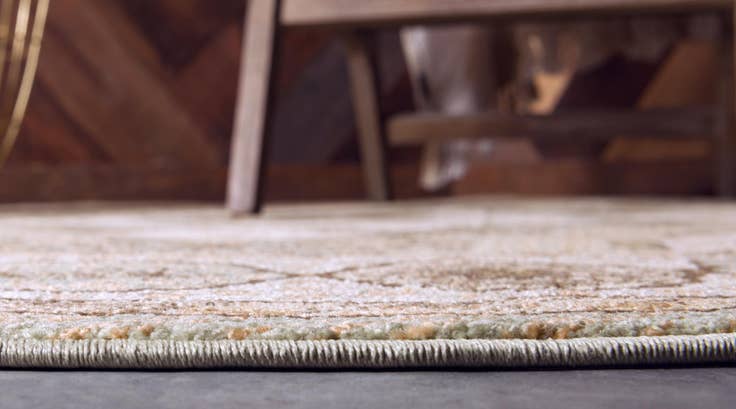 Detail image of 8' x 8' Amina Round Rug