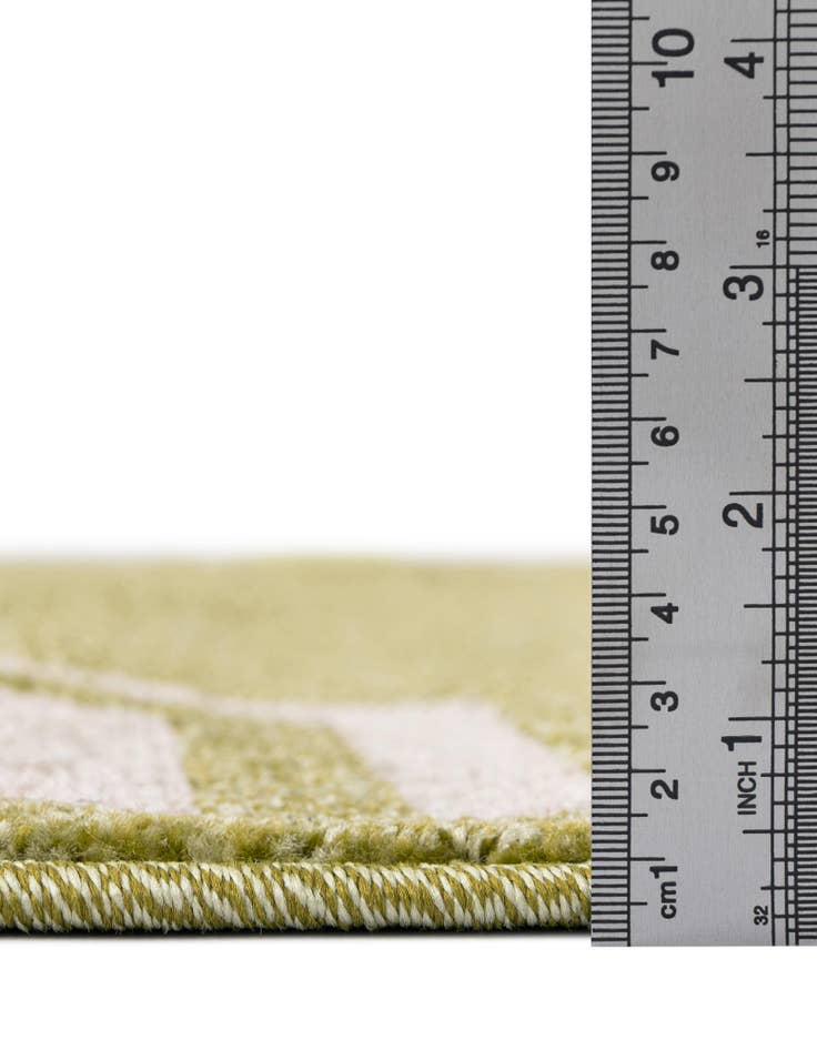 Detail image of 7' 10 x 7' 10 Greek Key Round Rug