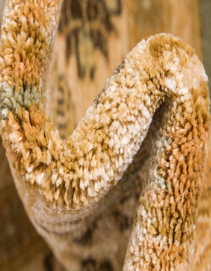 Detail image of 8' x 8' Serapi Round Rug