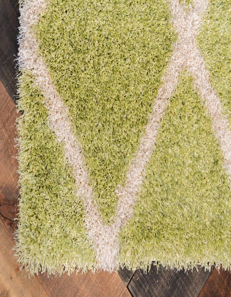 Detail image of 2' 7 x 10' Luxe Trellis Shag Runner Rug