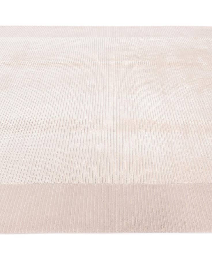 Detail image of 6' 6 x 9' 8 Hand Knotted Darya Wool Rug