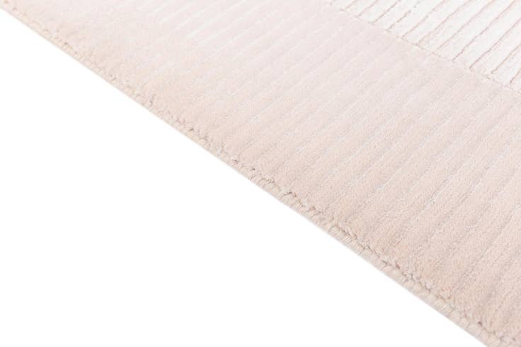 Detail image of 4' 11 x 6' 9 Hand Knotted Darya Wool Rug