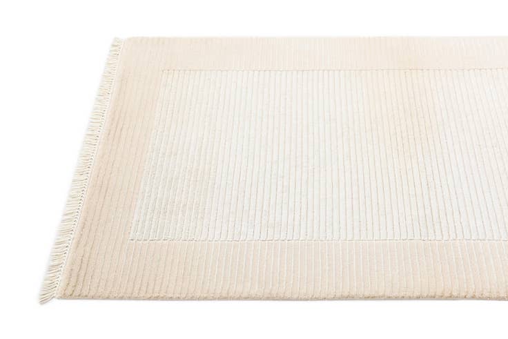 Detail image of 2' 7 x 4' 11 Hand Knotted Darya Wool Rug