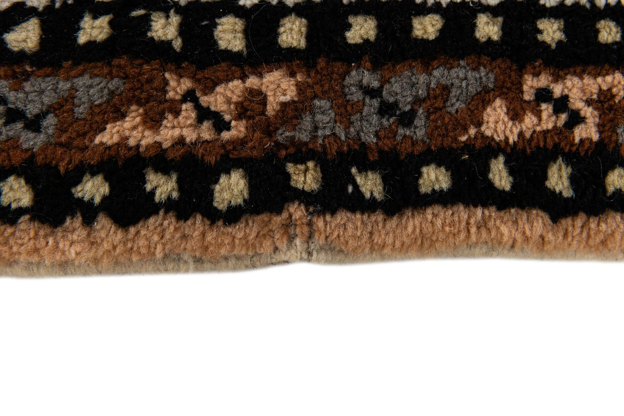 2' 8 x 4' 7 Hand Knotted Fars Wool Rug
