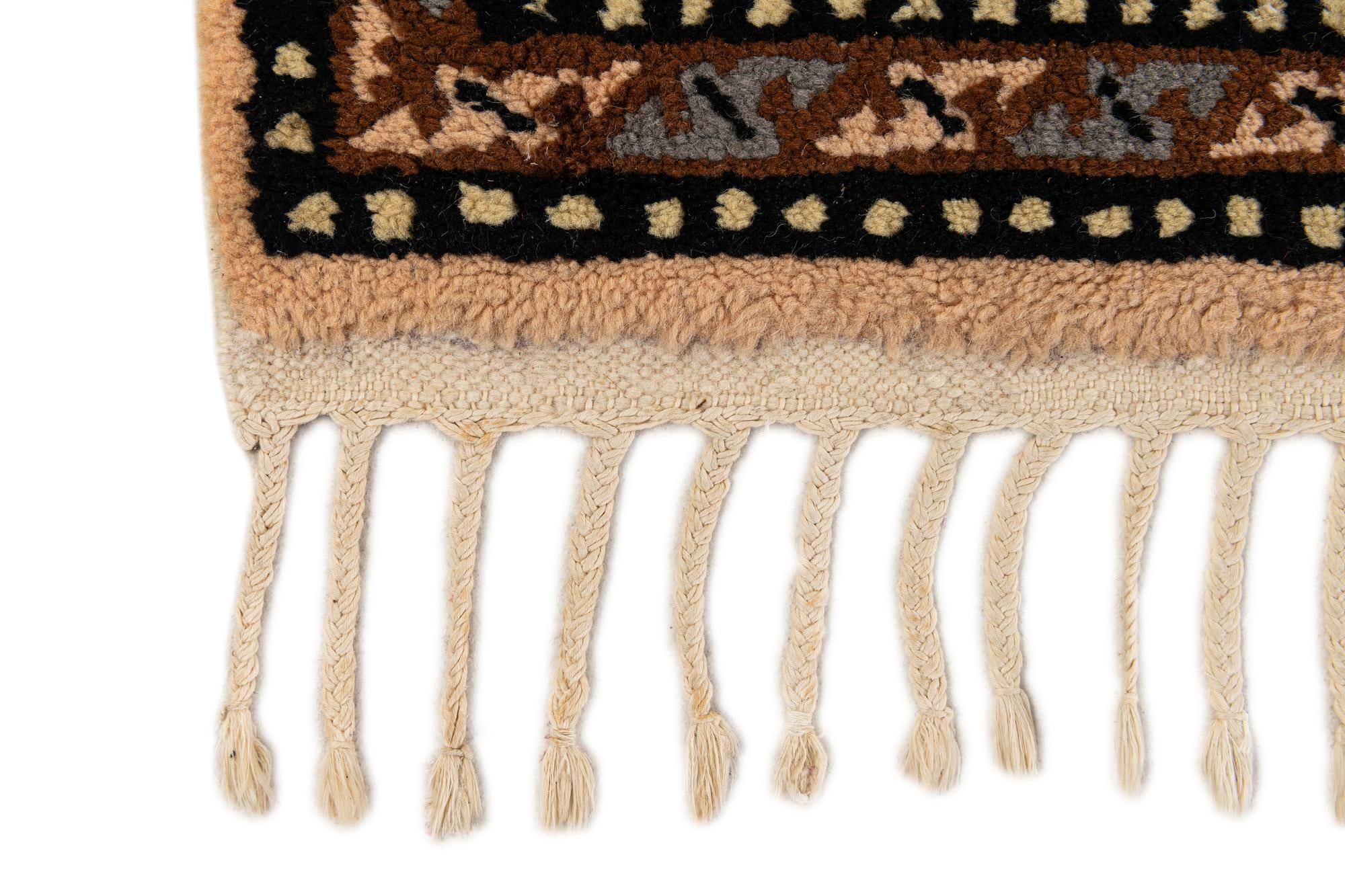 2' 8 x 4' 7 Hand Knotted Fars Wool Rug
