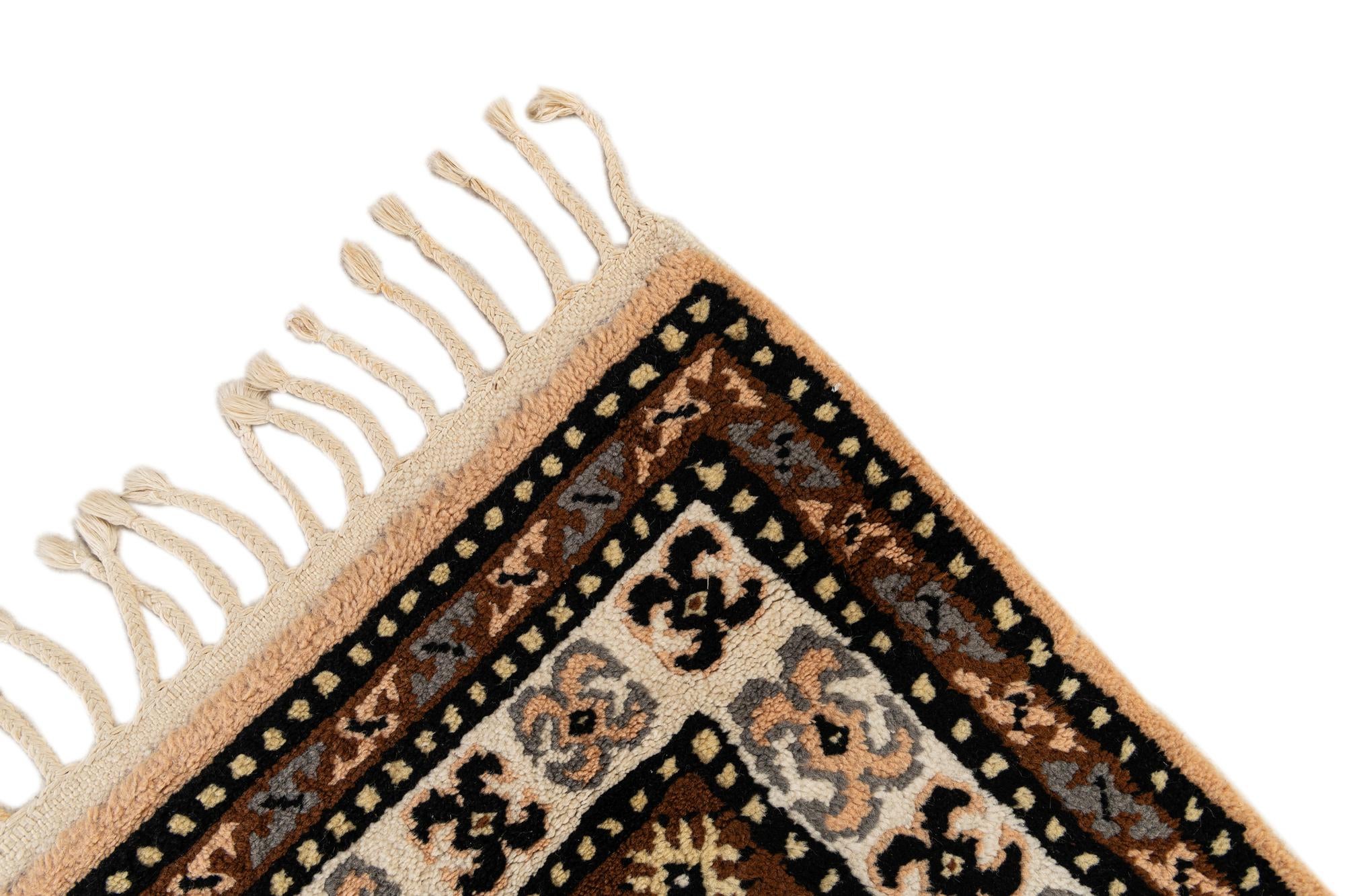 2' 8 x 4' 7 Hand Knotted Fars Wool Rug