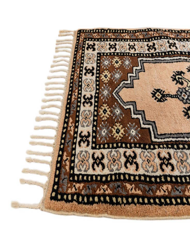 Detail image of 2' 8 x 4' 7 Hand Knotted Fars Wool Rug