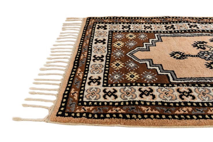 Detail image of 2' 8 x 4' 7 Hand Knotted Fars Wool Rug