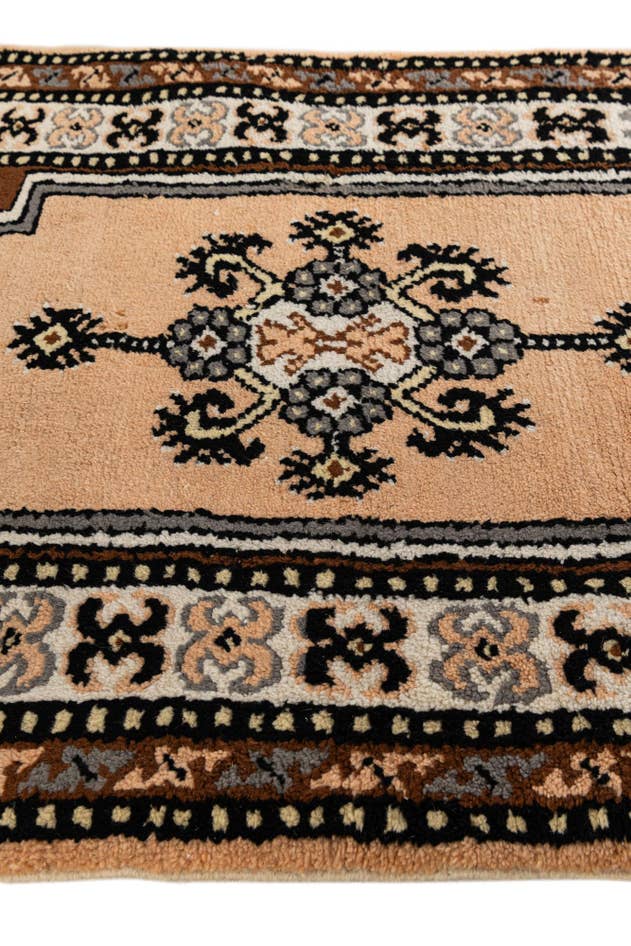 Detail image of 2' 8 x 4' 7 Hand Knotted Fars Wool Rug