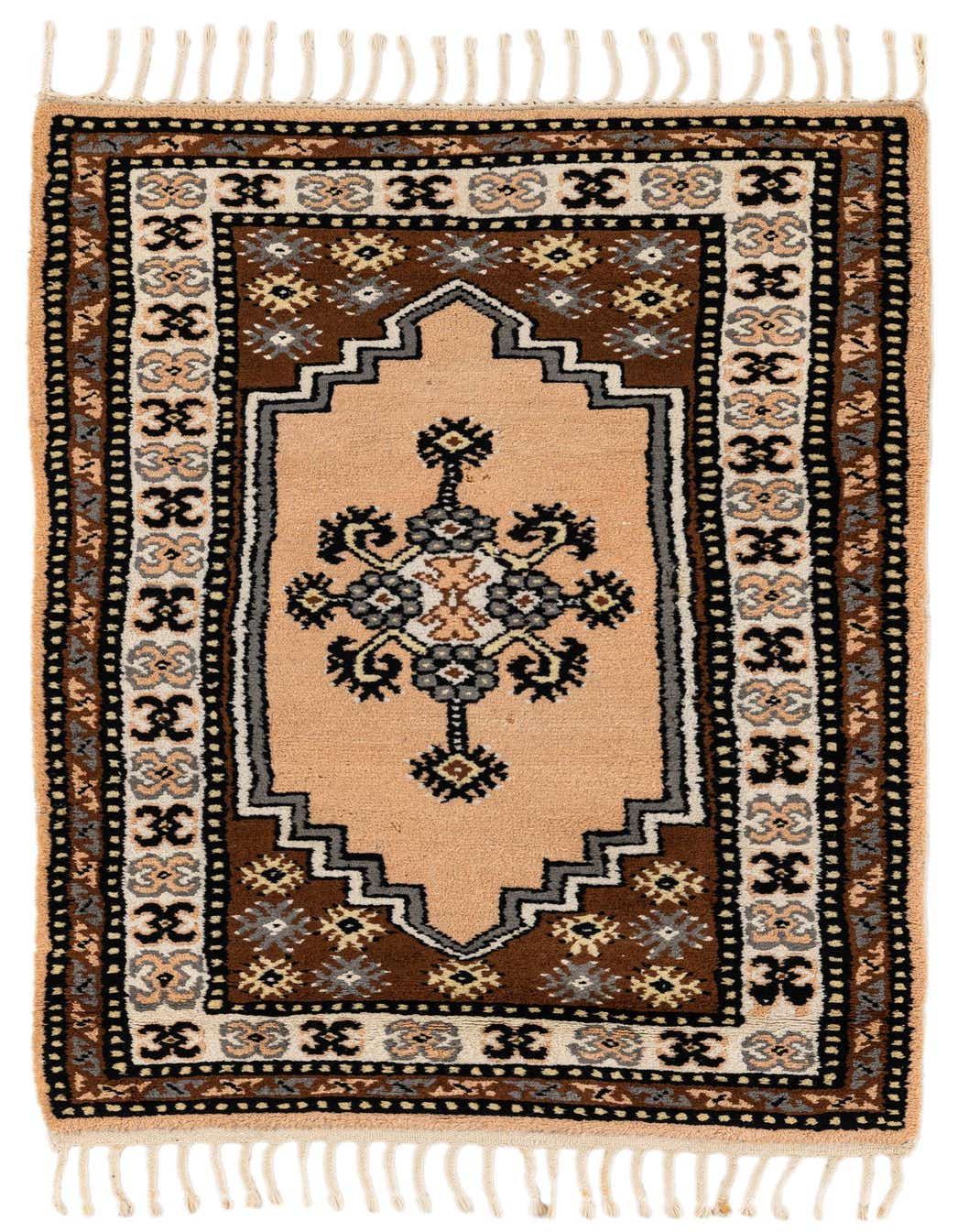 2' 8 x 4' 7 Hand Knotted Fars Wool Rug