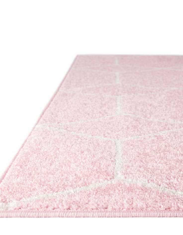 Detail image of 7' 10 x 7' 10 Lattice Frieze Octagon Rug