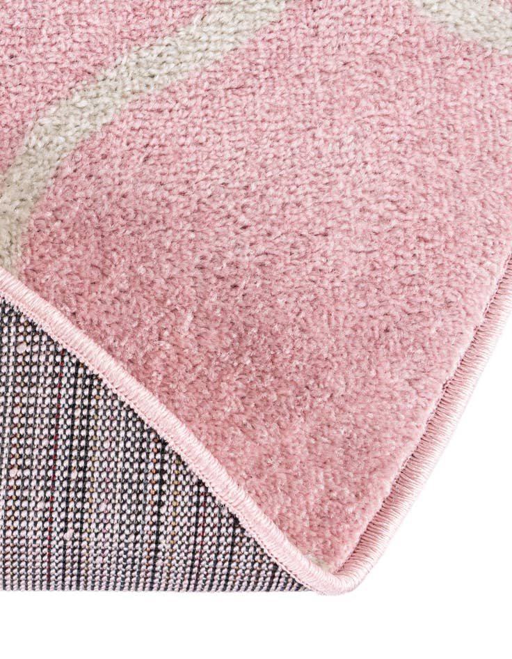 Detail image of 3' x 5' 3 Lattice Frieze Oval Rug