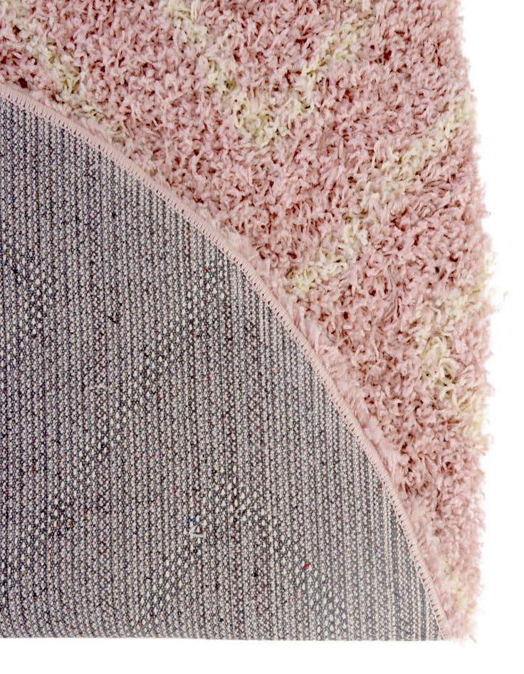 Detail image of 4' x 6' Lattice Shag Oval Rug