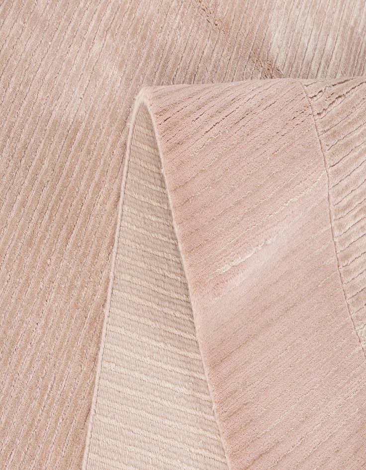 Detail image of 6' 6 x 9' 10  Hand Knotted Darya Wool Rug