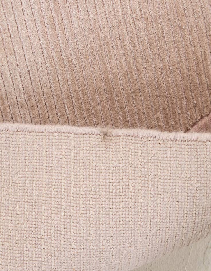 Detail image of 6' 6 x 9' 10  Hand Knotted Darya Wool Rug