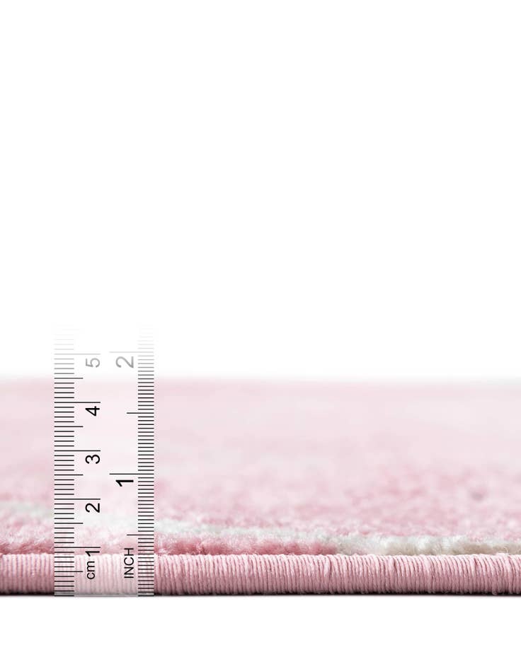 Detail image of 5' 3 x 8' Lattice Frieze Rug