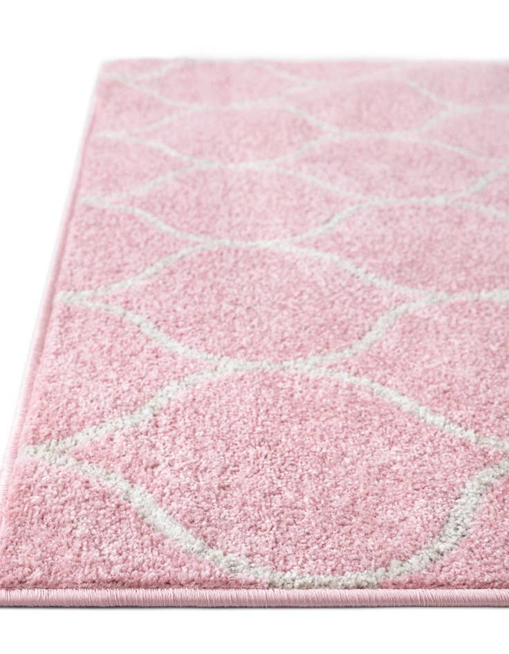 Detail image of 10' x 14' Lattice Frieze Rug