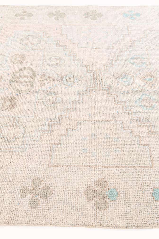 5' 9 x 9' Hand Knotted Moroccan Wool Rug