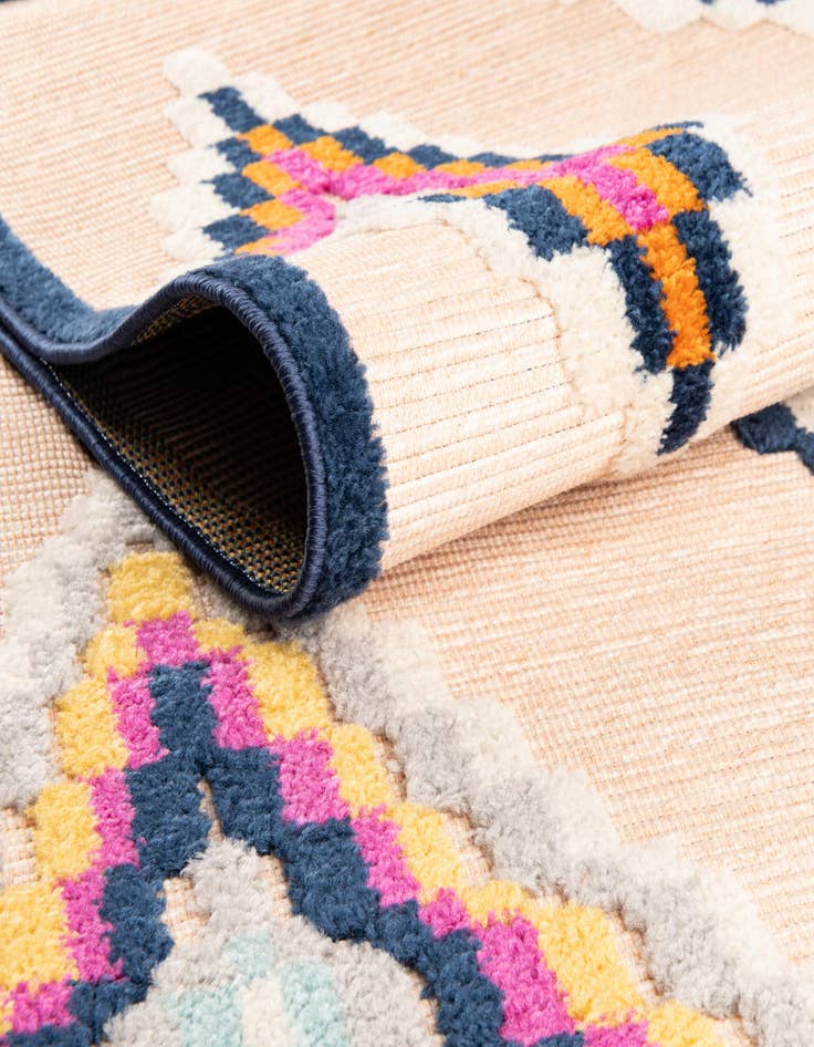 Detail image of 5' x 7' 7  Washable  Indoor / Outdoor Rug