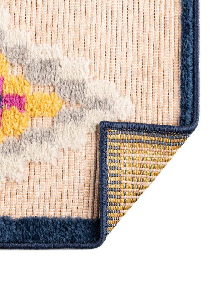 Detail image of 5' x 7' 7  Washable  Indoor / Outdoor Rug