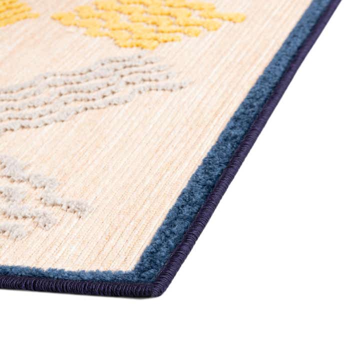 5' x 7' 7 Easy-Clean Indoor / Outdoor Rug