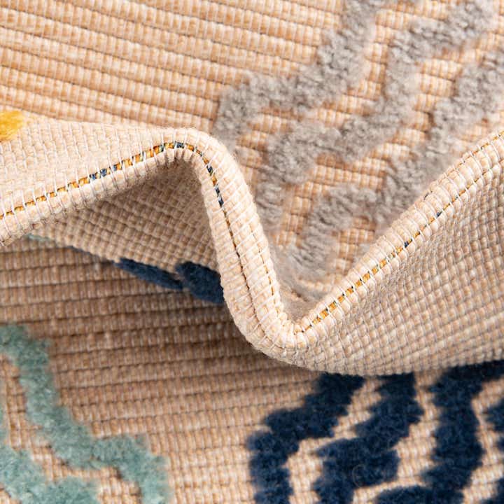 5' x 7' 7 Easy-Clean Indoor / Outdoor Rug