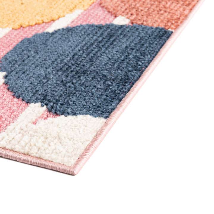 5' x 7' 7 Easy-Clean Indoor / Outdoor Rug