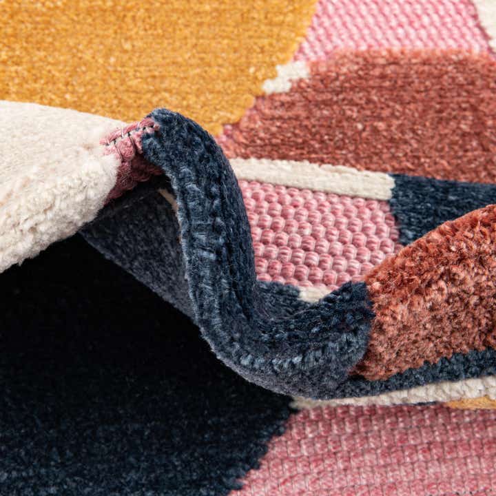 5' x 7' 7 Easy-Clean Indoor / Outdoor Rug