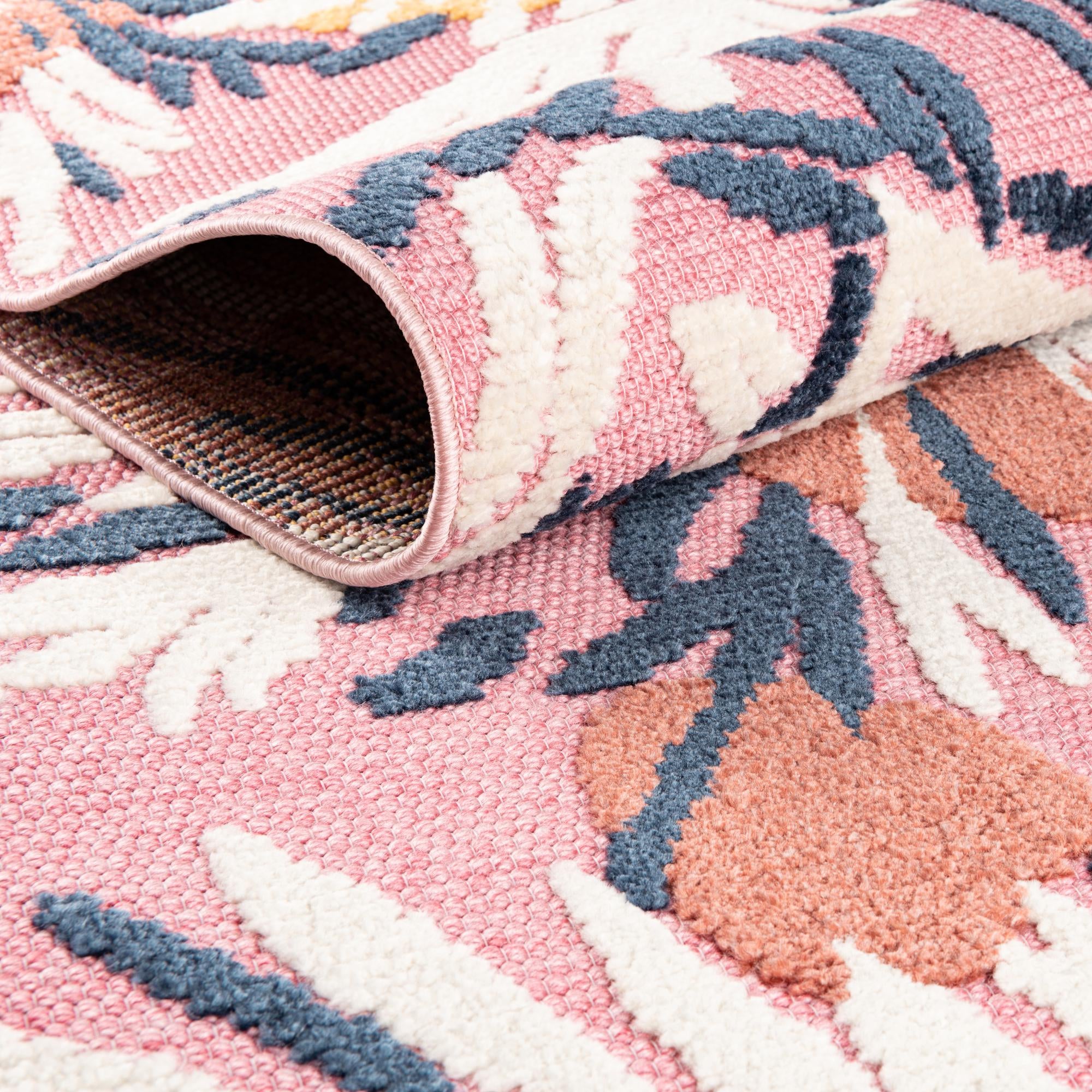 5' x 7' 7 Easy-Clean Indoor / Outdoor Rug