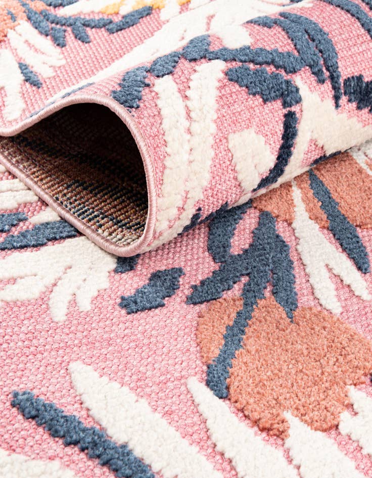 Detail image of 5' x 7' 7  Washable  Indoor / Outdoor Rug