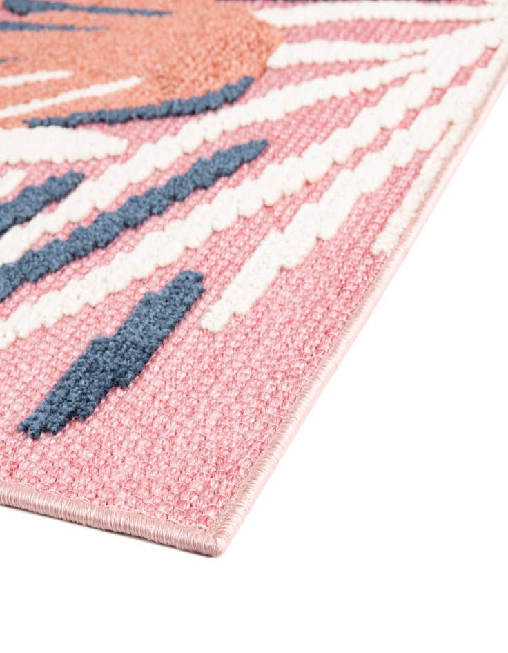 Detail image of 5' x 7' 7  Washable  Indoor / Outdoor Rug