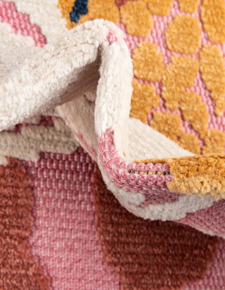 Detail image of 5' x 7' 7  Washable  Indoor / Outdoor Rug