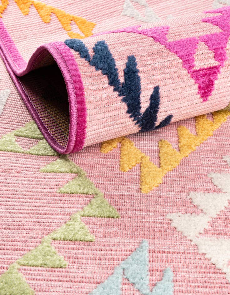 Detail image of 5' x 7' 7 Easy-Clean Indoor / Outdoor Rug