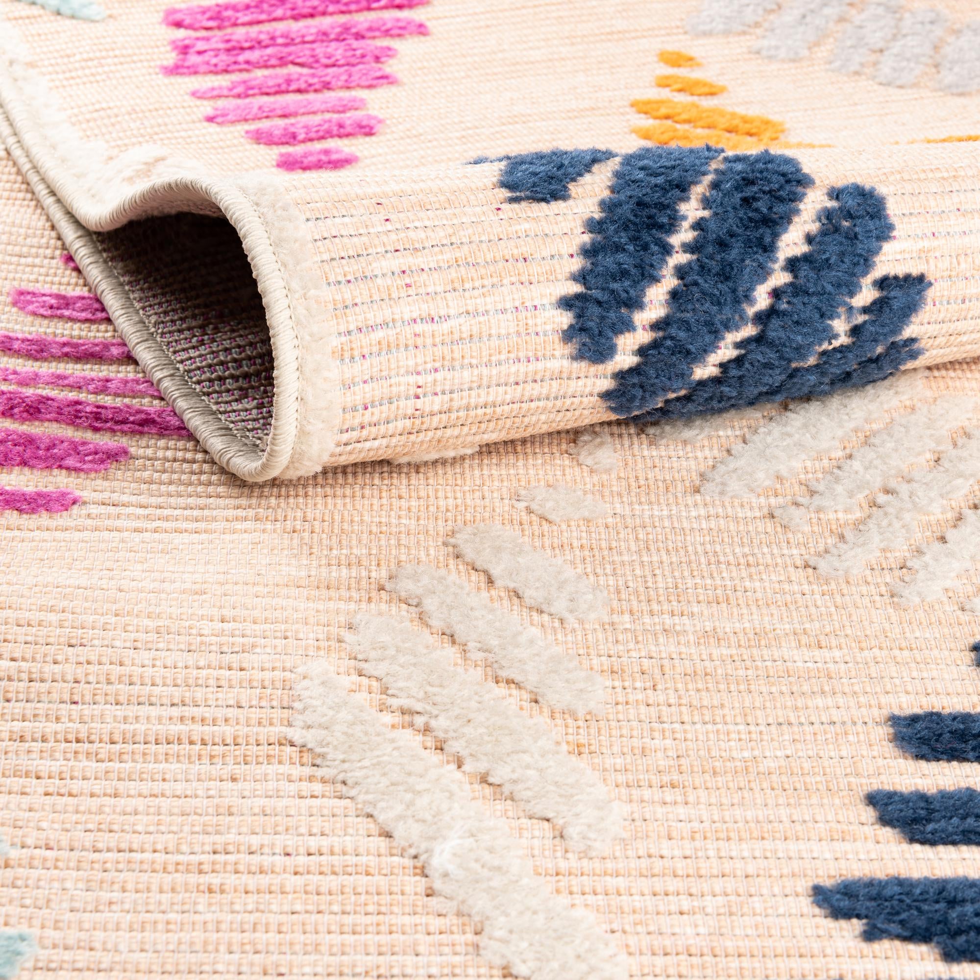 5' x 7' 7 Easy-Clean Indoor / Outdoor Rug