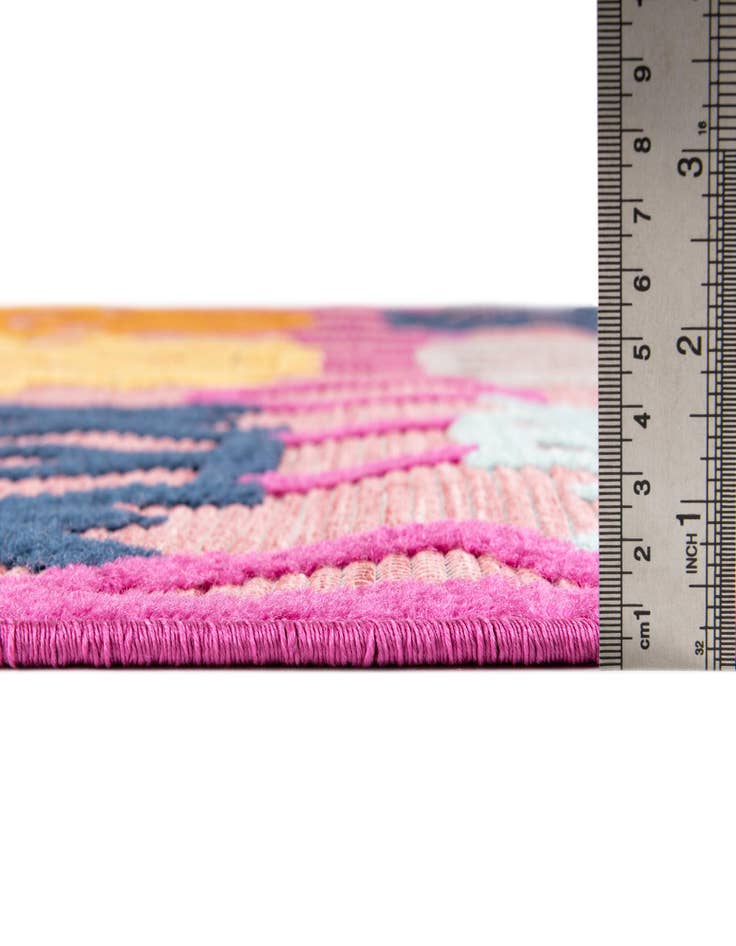 Detail image of 5' x 7' 7  Washable  Indoor / Outdoor Rug