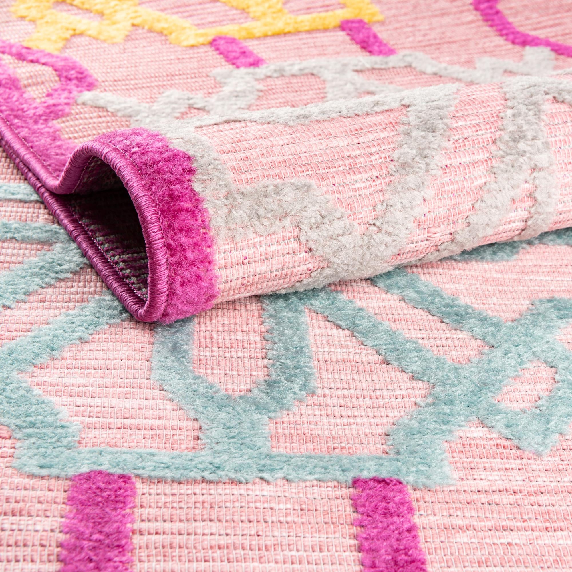 5' x 7' 7 Easy-Clean Indoor / Outdoor Rug